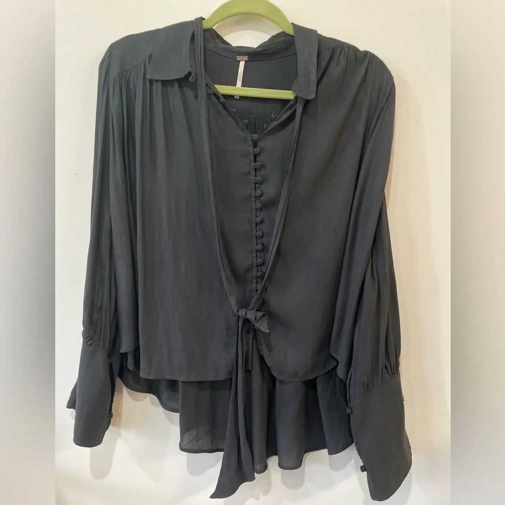 Free People||Gray Black Blouse Draped A-Line Fit Covered Button Front Tie Neck - Picture 4 of 7